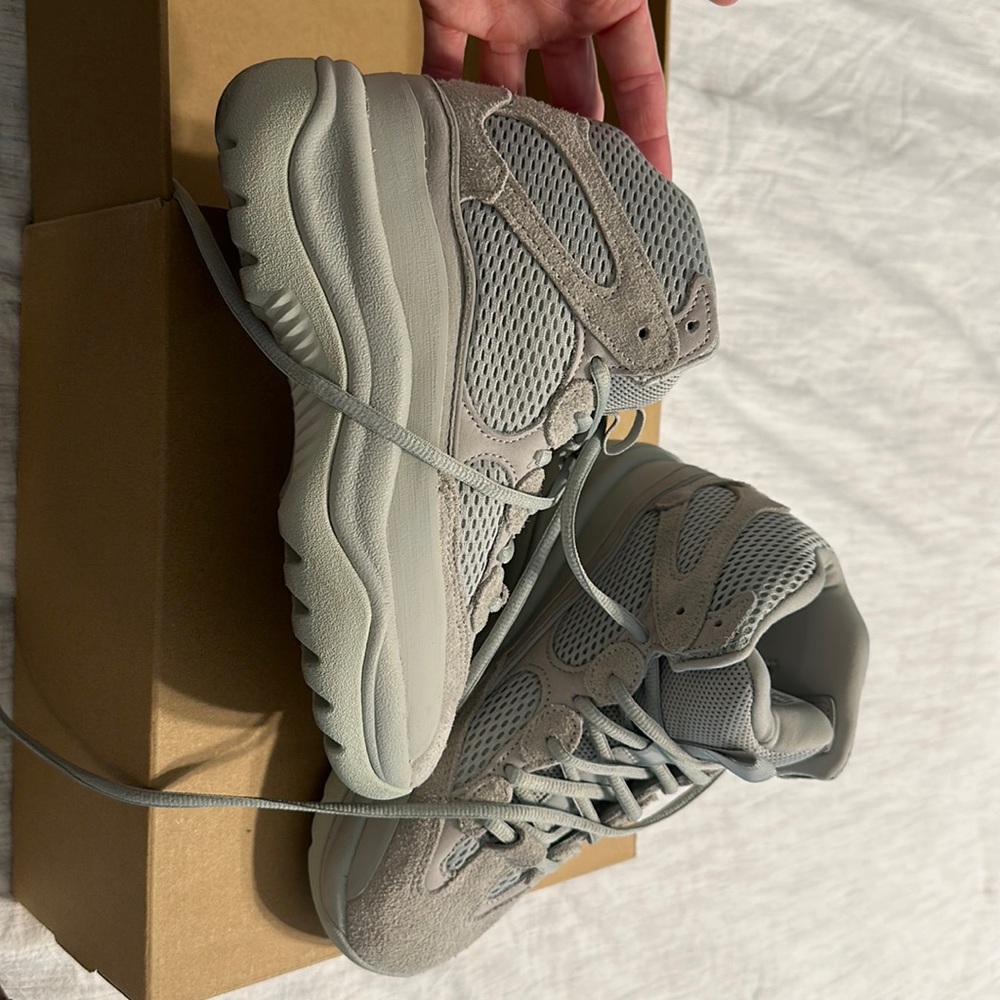 Yeezy dsrt boot